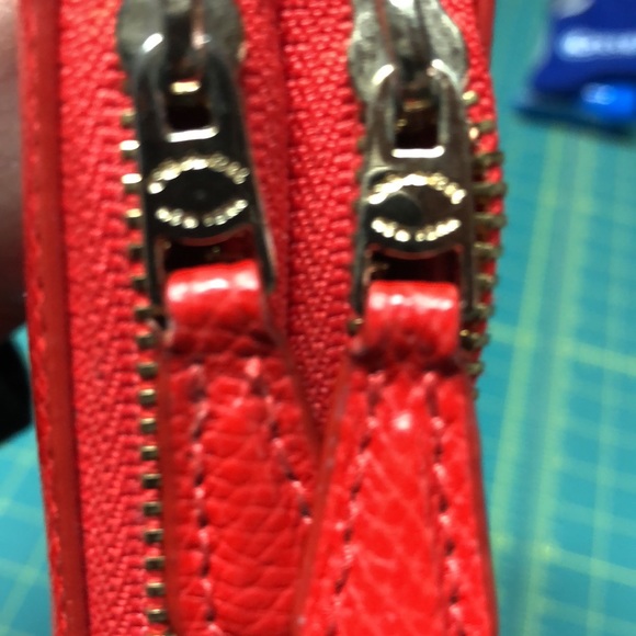 Coach wristlet 6 1/2X3 1/2”dbl zipper. Chg purse & 10 cc slots inside.Leather! - Picture 12 of 13